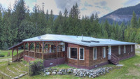 12633 HIGHWAY 31 Cooper Creek, British Columbia