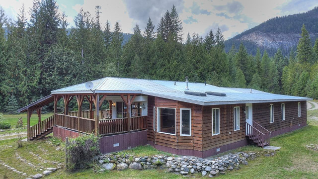 12633 HIGHWAY 31 Cooper Creek, British Columbia in Houses for Sale in Cranbrook