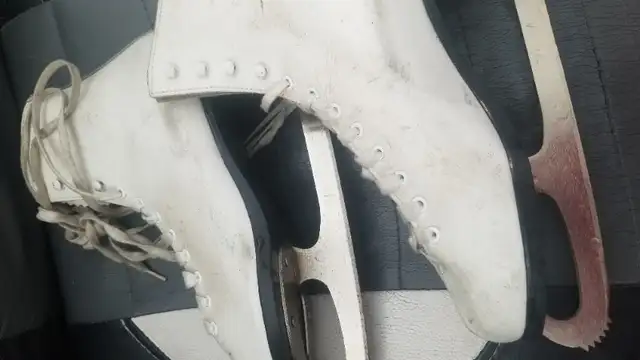 Dominion Canada Ladies Figure Ice Skates Size 7.5 or 8 Womens in Skates & Blades in City of Toronto - Image 7