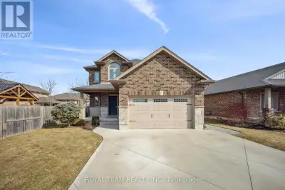 Welcome To 2 Lafayette Street East In Jarvis! This Bright Custom Built "Keesmaat" 3 Bedrooms Smart H...