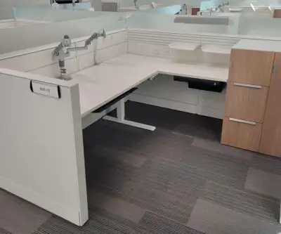 Teknion Leverage System Condition: Excellent Dimension: 7'x7'x42" with 9 Bladed Glass Quantity: 20In...