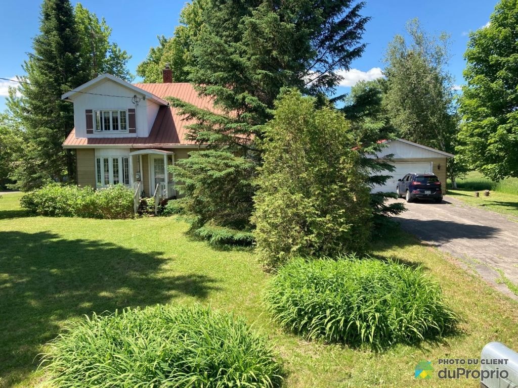 $595,000 - 2 Storey for sale in St-Chrysostome — photo 2