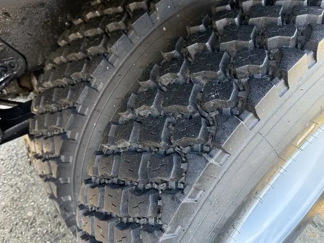 2015 Hino 358 22 Foot Dump Flatdeck with Amco Veba Crane and Air in Heavy Trucks in Regina - Image 58