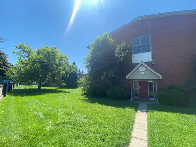 One Bedroom APT - Heat Included - Huron Street at Oakville Ave