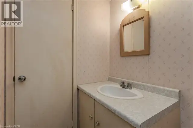 3196 CENTENNIAL Drive Burlington, Ontario in Houses for Sale in Oakville / Halton Region - Image 36