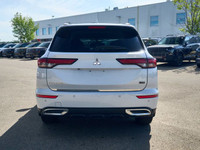 People can't stop talking about this widely acclaimed 2022 Mitsubishi Outlander ES | 4WD | Backup Ca... (image 3)