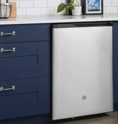 New Mini Refrigerator GE GCE06GSHSB In Box HOME APPLIANCE STORE 416 450 2541 / 905 670 1180 website...
