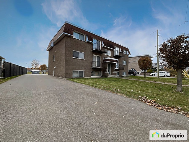 $975,000 - 6 units or more in St-Hyacinthe (St-Thomas-D'Aquin) — photo 2