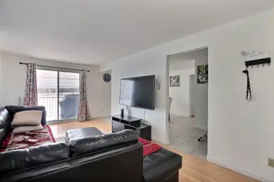TRES GRAND LOGEMENT 4 1/2 à LOUER - ANCIENNE-LORETTE - QUEBEC Facile d'accès: Ste-Foy (Sainte-Foy) L...