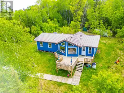 Escape to your private 3-bedroom, 1-bath oasis just a 20–25 minute boat ride south of Kenora in shel...