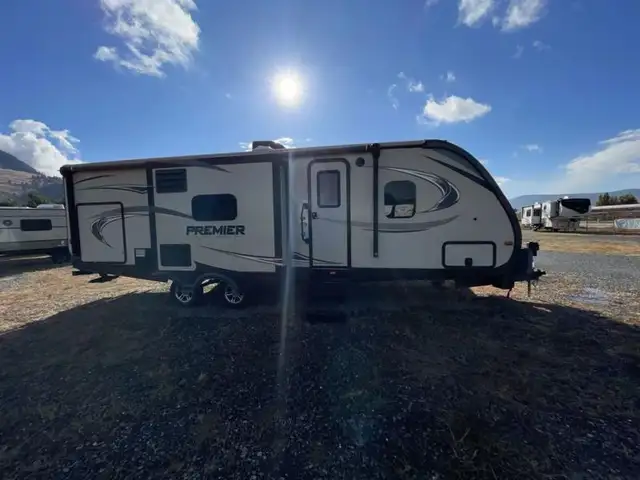 2017 Keystone RV Premier Ultra Lite 26RBPR in Travel Trailers & Campers in Kamloops - Image 2