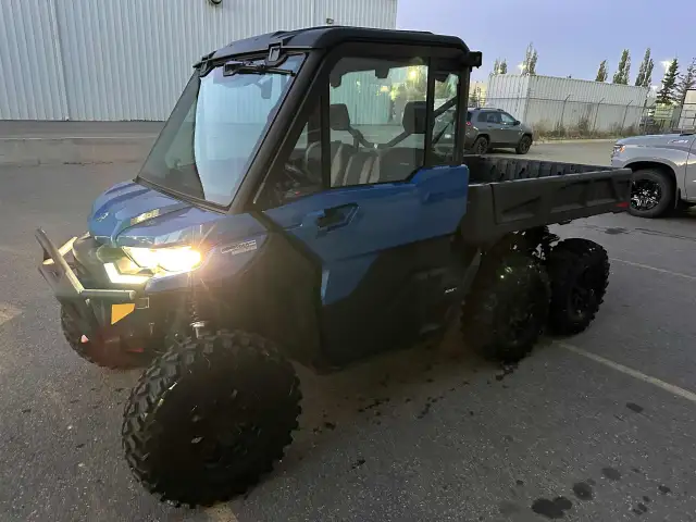 2023 CAN AM DEFENDER LIMITED HD 10 6X6 (FINANCING AVAILABLE) in ATVs in Strathcona County - Image 3