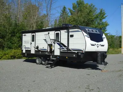 Priced bellow dealer cost! This beautiful trailer is perfect for any couple wanting to travel or par...