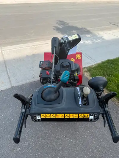 Toro Power Max 826 OAE 26-inch 252 cc Two-Stage Electric Start Gas Snowblower. Good Working conditio...