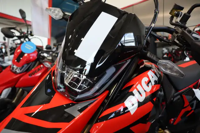 2025 Ducati Hypermotard 698 Mono RVE Black Red in Street, Cruisers & Choppers in Edmonton - Image 8