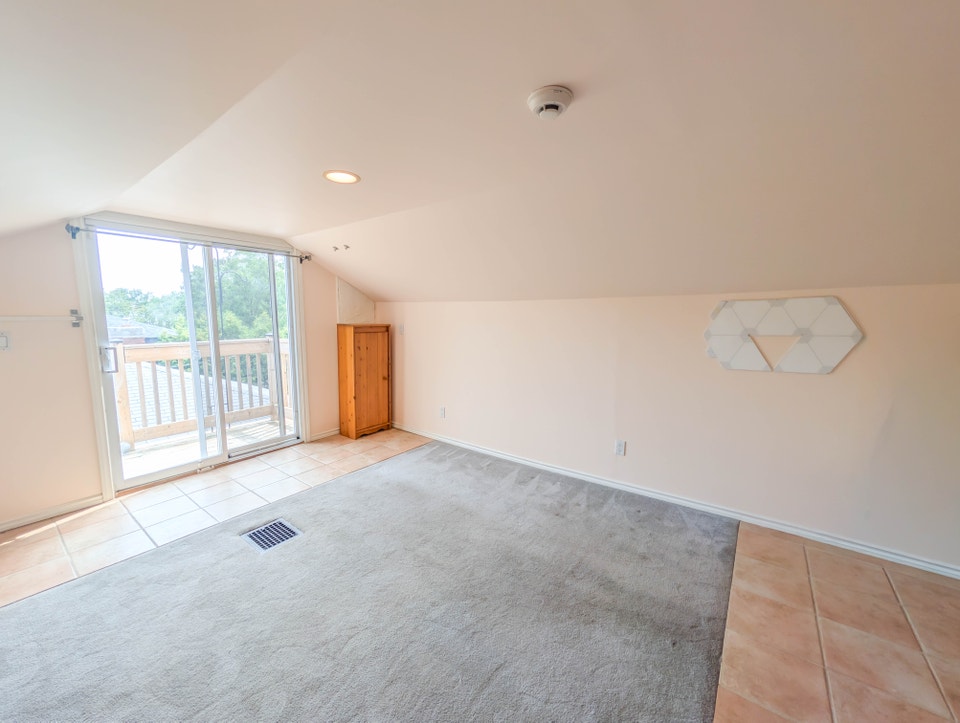 977 Parkhill Ave, Burlington - All Inclusive 1 Bed Upper Unit 4