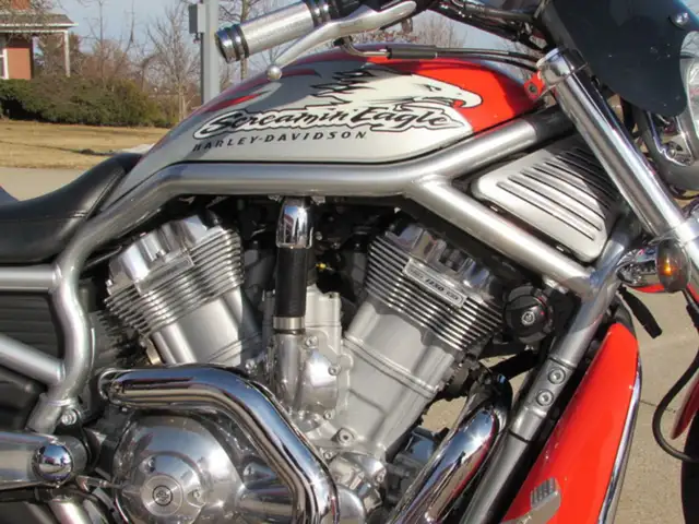 2007 Harley-Davidson VRSCX Screamin' Eagle V-Rod in Street, Cruisers & Choppers in Leamington - Image 11