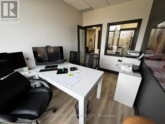 304-305 - 1670 NORTH SERVICE ROAD Oakville (QE Queen Elizabeth), in Commercial & Office Space for Rent in Oakville / Halton Region - Image 3