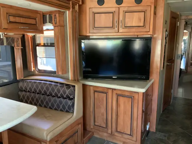 2011 Holiday Rambler Ambassador 36PFT in RVs & Motorhomes in Barrie - Image 18