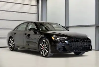 Traction intégrale quattro / V8 4.0 TFSI de 563 chevaux / Lumiere LED Matrix / Ensemble optiques noi...