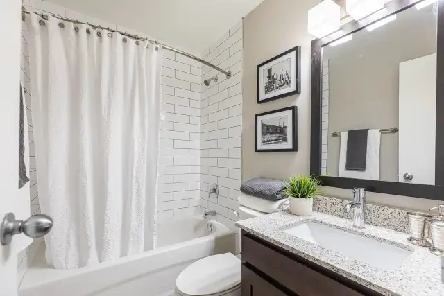 Bright 1 Bedroom Apartment Near Downtown Strathroy in Long Term Rentals in London - Image 9