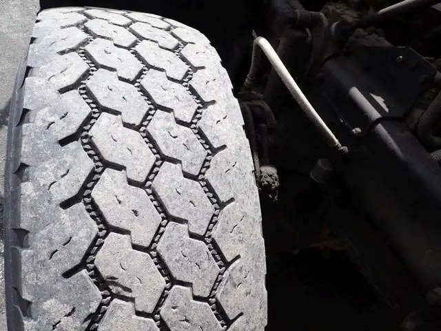 2001 Mack RB688S in Heavy Trucks in Longueuil / South Shore - Image 38