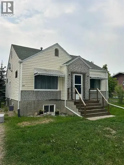 Motivated Seller - Priced Reduced! Rental Property is now being offered as an Investment property wi...