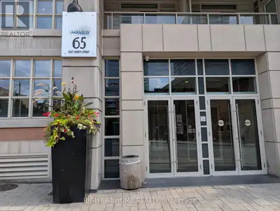 Large windows for natural light, one bedroom unit located in the heart of Liberty Village with parti...