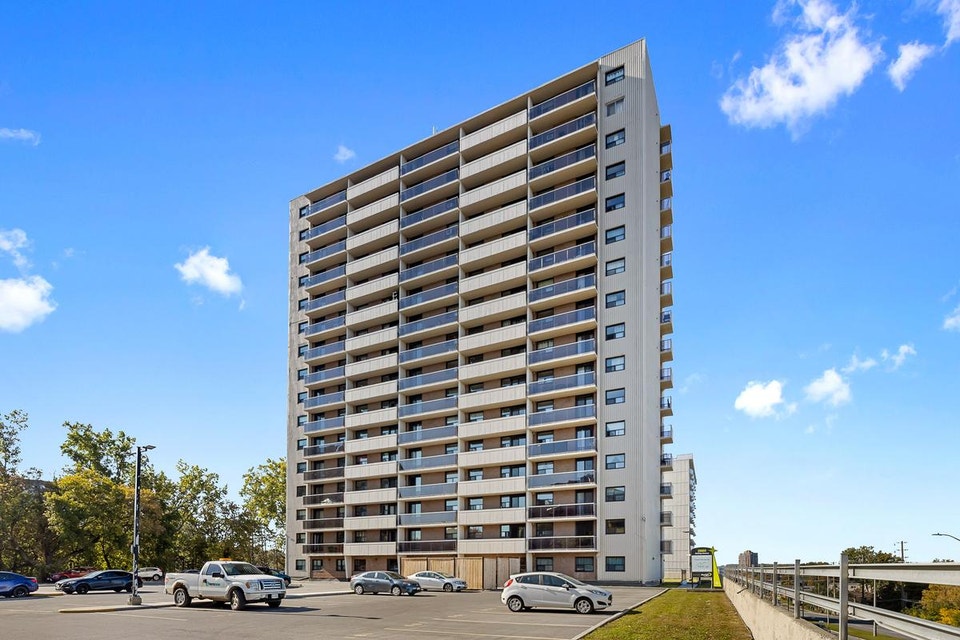 Studio Apartment for Rent - 2880 Carling Avenue 4