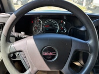 CAN LEASE!! RARE 2017 GMC SAVANA 3500 16' CUBE VAN , RAMP, Bright White Exterior With Grey Cloth Hig... (image 7)