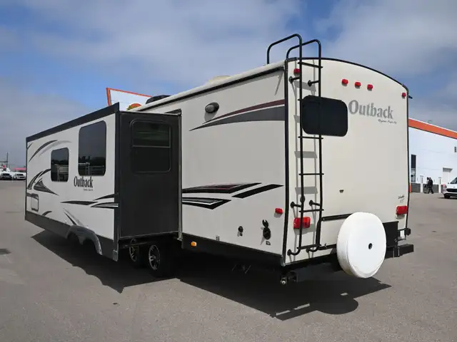 2014 Outback 300RB in Travel Trailers & Campers in St. Albert - Image 5