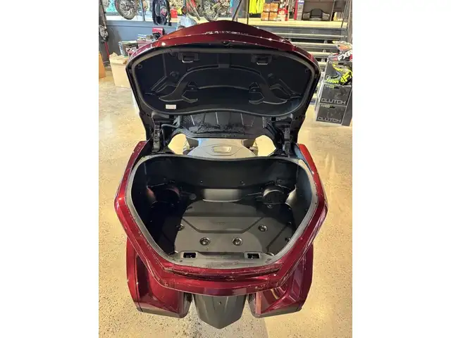 2025 Honda Goldwing Tour 50th Anniversary in Sport Touring in Ottawa - Image 9