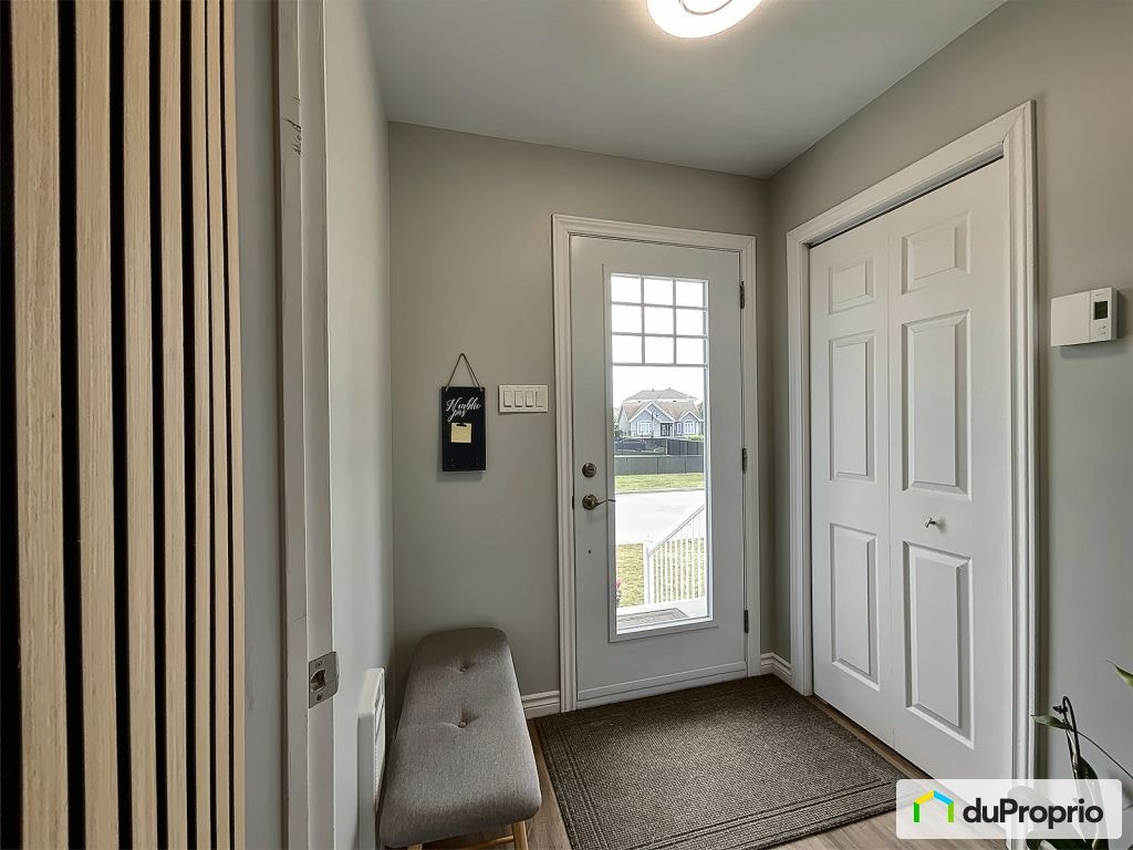 $685,000 - Bungalow for sale in St-Hyacinthe — photo 3