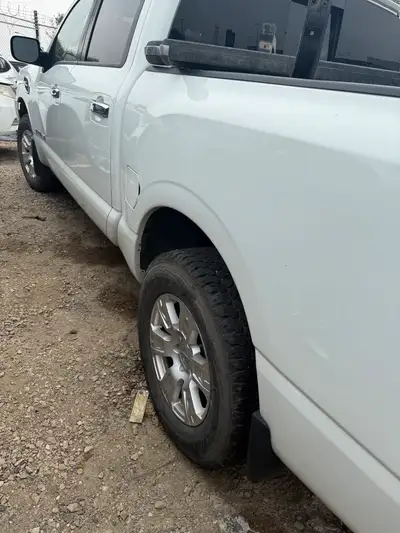 Tire specs *Tire Size: 265/70R18 *Season: All season *Brand: Good Year *Bolt Pattern: 6x139.7(6x5.5)...