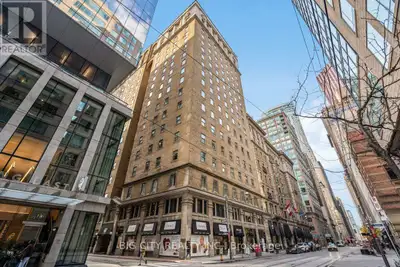 Prestigious King Edward Private Residences!! This 665 Sq.Ft. Pied-A-Terre, 1+ Den Is Open Concept Wi...