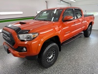 We have a LIFTED 2018 Toyota Tacoma TRD Sport 4x4! This truck looks and drives incredible! It comes... (image 2)