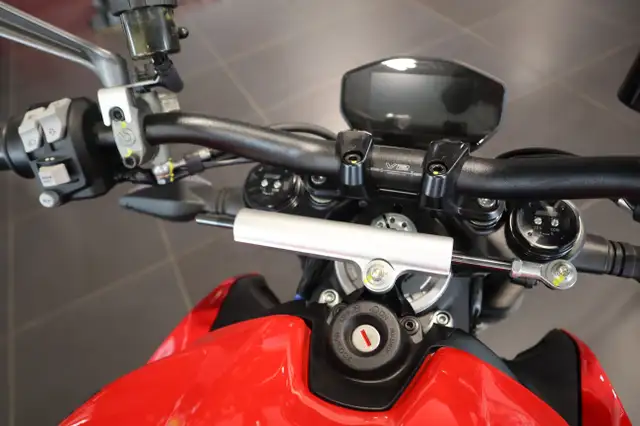 2025 Ducati Streetfighter V2 Ducati Red in Street, Cruisers & Choppers in Edmonton - Image 4