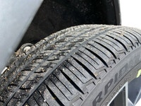 This Jeep Cherokee has a dependable EJN 1.6L I-4 EP Turbo Hybrid engine powering this Variable trans... (image 7)