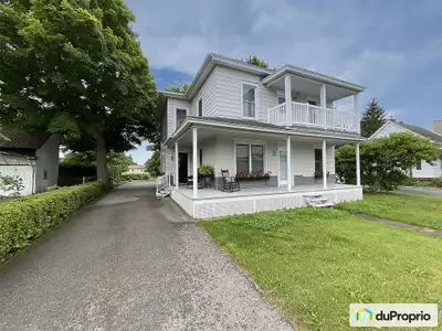 Possibilité de bâtir un garage. Cabanon neuf pour chaque locataire. Décente de bateau à la rivière N...