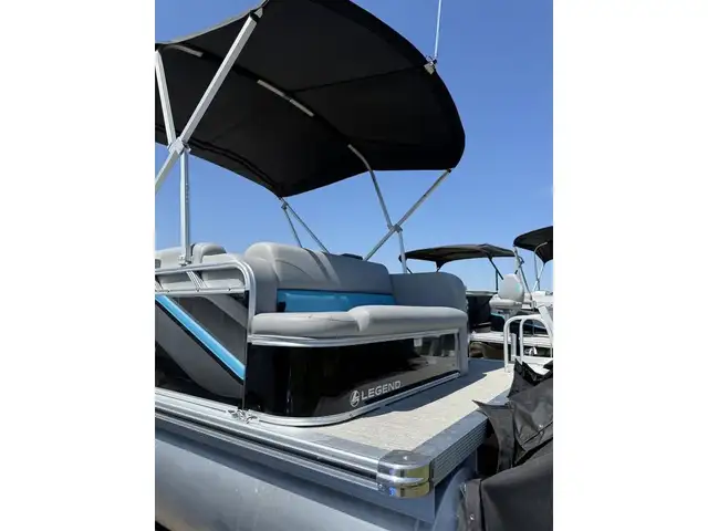 2025 Legend LE 17 RS W/ 25 ELPT 4S Merc & Mooring cover in Powerboats & Motorboats in New Glasgow - Image 6