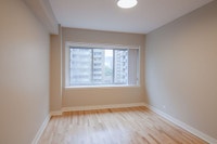 Semi-renovated Akelius two bedroom apartment for rent. Located near Drummond & Sherbrooke W in the D... (image 5)