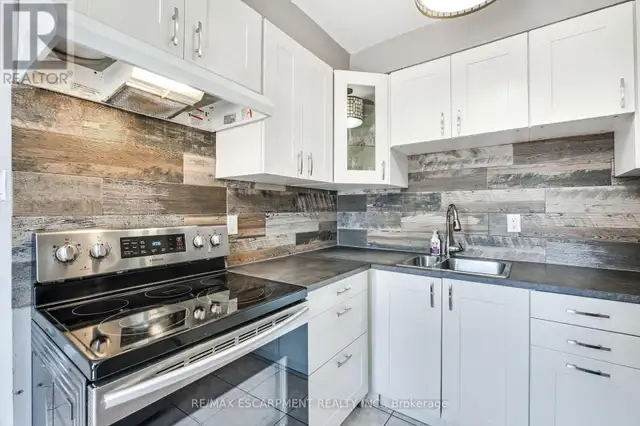 2 - 2700 BARTON STREET E Hamilton (Grayside), Ontario in Condos for Sale in Hamilton - Image 12