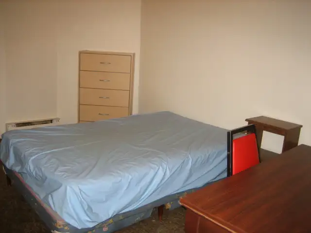 Chambre à louer, métro Atwater in Room Rentals & Roommates in City of Montréal - Image 5