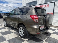 A dependable compact SUV with practical cargo space, comfortable seating, and efficient everyday per... (image 5)