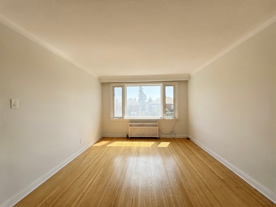 82 Lanark Ave - 2nd Floor 2
