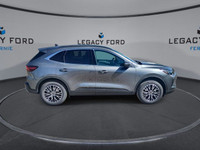 *Sunroof, Wireless Charging, 360 Camera, Power Driver Seat, Hybrid!* With an interior that easily ad... (image 8)