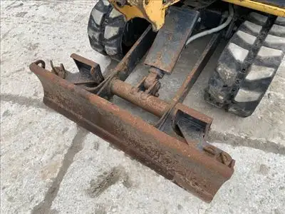 2011 John Deere 17D in Heavy Equipment in Mississauga / Peel Region - Image 7