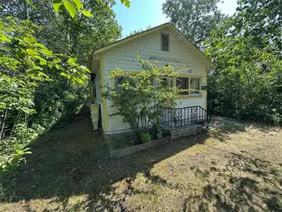 R27//Grand Marais/If you are looking to get in to the cottage lifestyle this could be your opportuni...