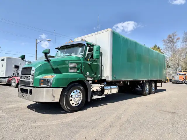 2020 MACK ANTHEM TANDEM WITH 30;FT ROLL BACK CURTAIN BODY in Heavy Trucks in Kitchener / Waterloo - Image 3
