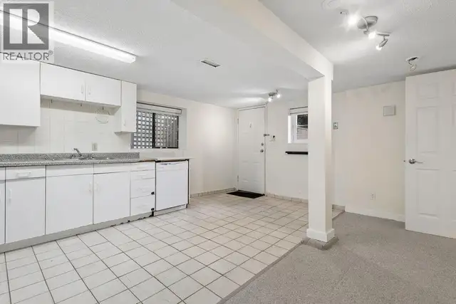 Ground level 3229 W 11TH AVENUE Vancouver, British Columbia in Long Term Rentals in Vancouver - Image 13